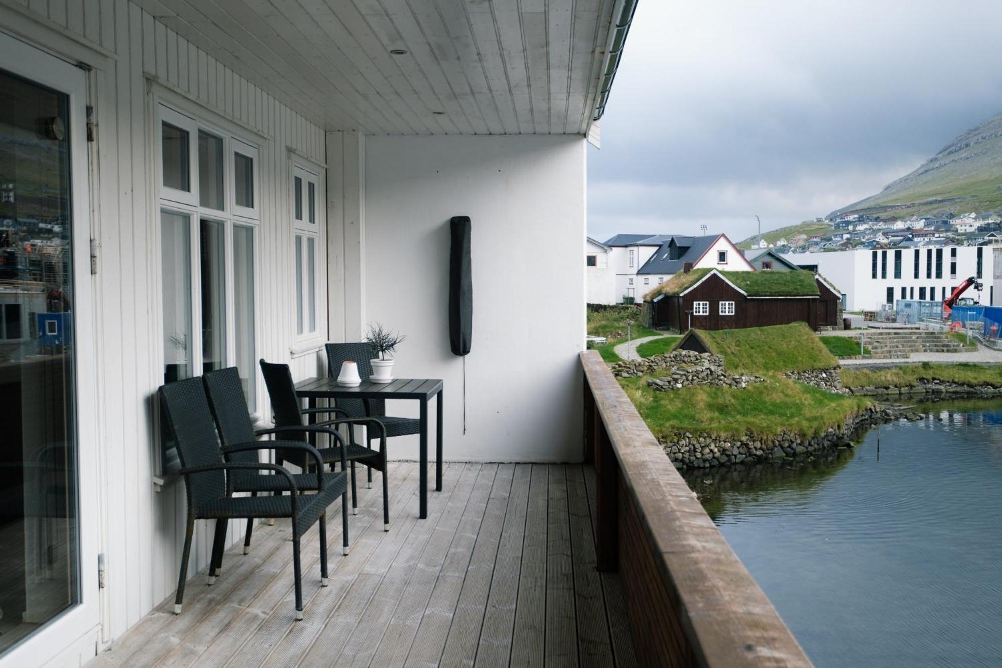 Spacious City Center Home By The Sea Klaksvík Dış mekan fotoğraf
