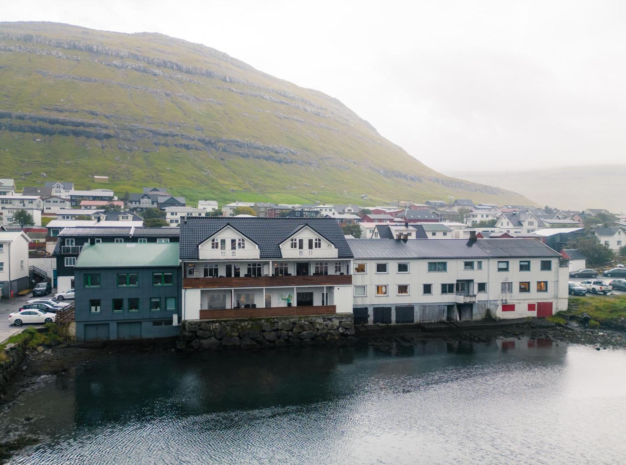 Spacious City Center Home By The Sea Klaksvík Dış mekan fotoğraf